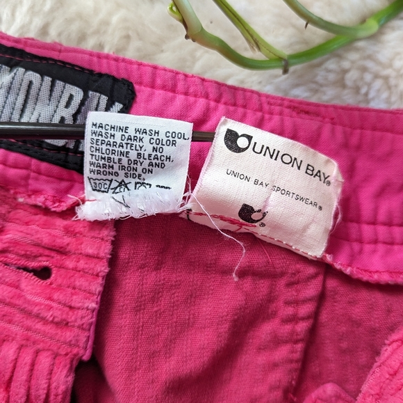 UNIONBAY | Vintage | Y2K | 90s | Wide Wale Corduroy Pant in Vibrant Pink - Picture 12 of 12